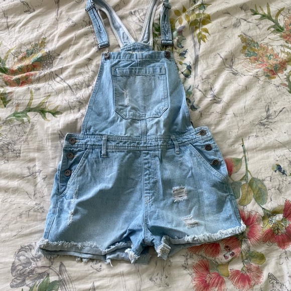 Forever 21 Short Overalls - Picture 2 of 3